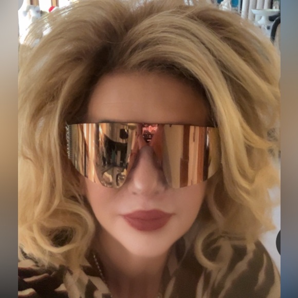 FENDI AVIATOR SUNGLASSES… PERFECT CONDITION…RHINESTONE FF SIDES - Picture 2 of 16